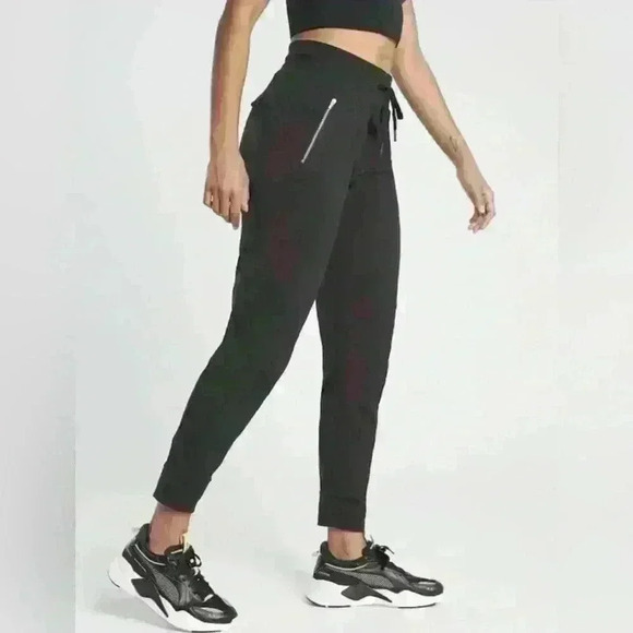 Athleta Trekkie North Jogger Black Pull On Pant Women’s Size 6 - Picture 1 of 16